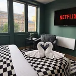 Stylish 1bd On The Headrow Ls1 & Parking *