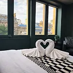 Stylish 1bd On The Headrow Ls1 & Parking