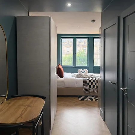 Stylish 1bd On The Headrow Ls1 & Parking Apartamento