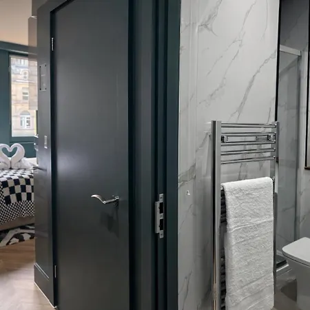 Stylish 1bd On The Headrow Ls1 & Parking