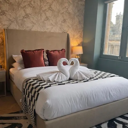 Stylish 1bd On The Headrow Ls1 & Parking * Leeds (West Yorkshire)