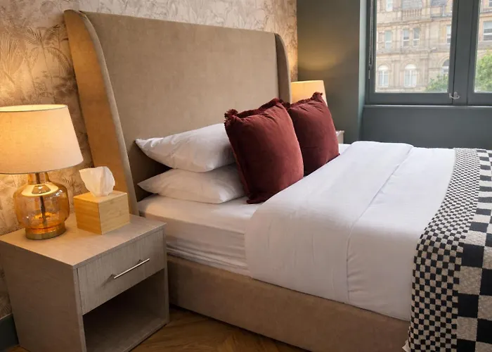 Stylish 1bd On The Headrow Ls1 & Parking * Leeds (West Yorkshire)