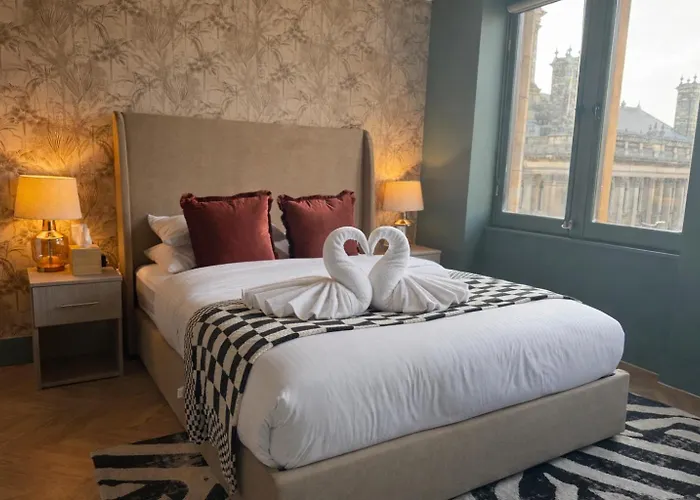 Stylish 1bd On The Headrow Ls1 & Parking * Leeds (West Yorkshire)