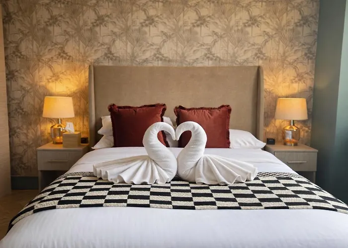 Stylish 1bd On The Headrow Ls1 & Parking * Leeds (West Yorkshire)